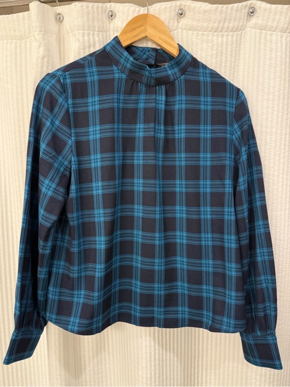 Banana Republic Blue Plaid Button-Front Shirt - Size Medium